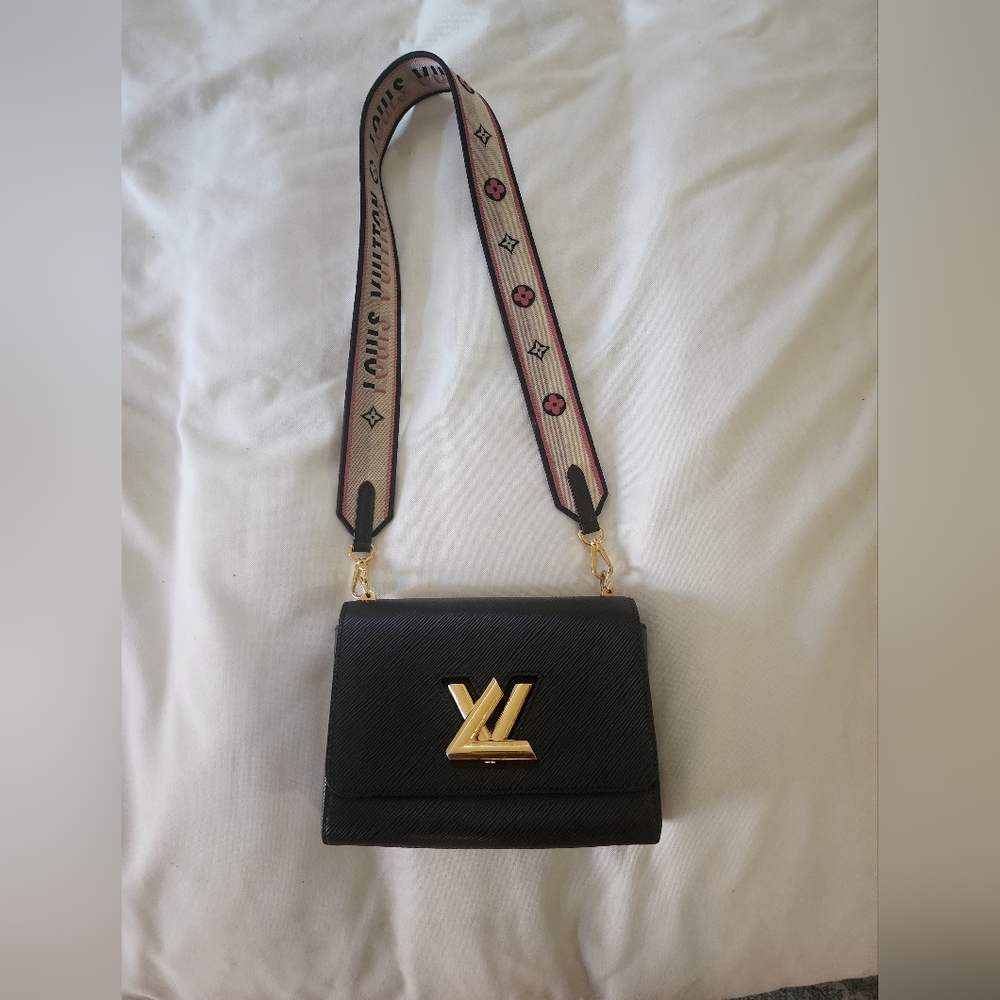 Louis Vuitton Twist MM purse